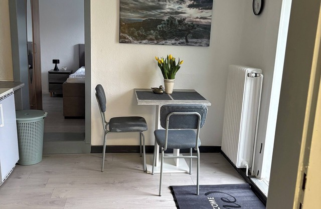 Kleine Ferienwohnung Direkt am Deich und Hafen von Eckwarden mit Gartennutzung