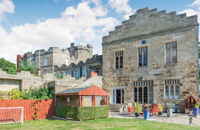 KNIGHTS CORNER STANHOPE CASTLE, pet friendly in Stanhope