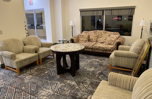Knights Inn & Suites Dublin