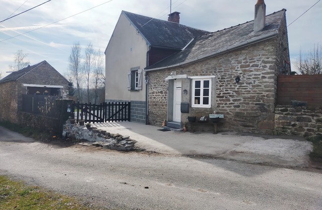 Knus Verblijf Voor het Hele Gezin met Uitzicht Over de Vallei van de Creuse