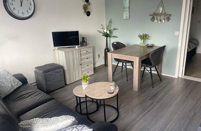 Knus Zomerhuis in Centrum van Petten op Loopafstand van bos en Strand