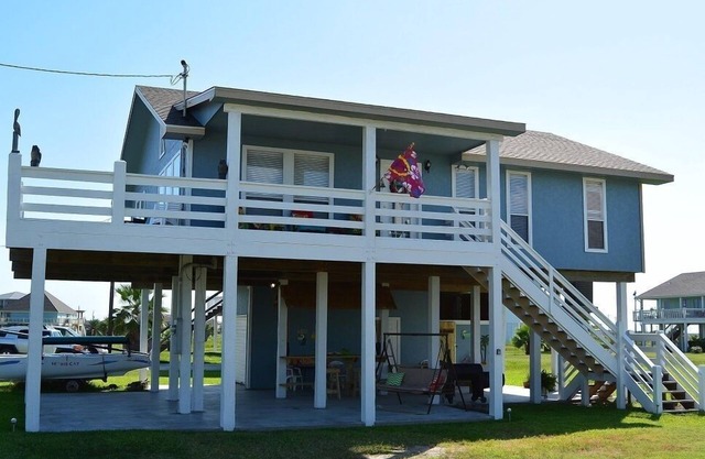 Kokomo Jo's -Charming 3 Bedroom, close to beach with view. Special touches!