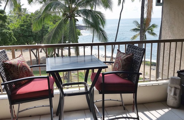 Kona Reef B34/Beachfront/Walk to Town/Air Con/WiFi/Top Floor