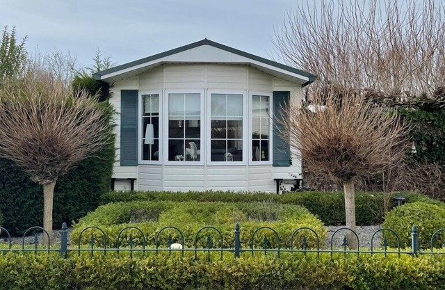 Korenbloem 1g beach chalet on park Duinrand