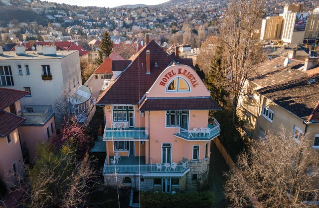 Kristal Hotel