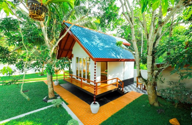Kurumba Luxury Cabin