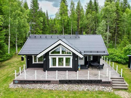 Lähderinne - 2 bedroom log cabin, private beach, wifi & sauna