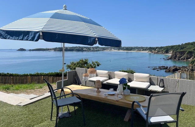 "L'Abri côtier", exceptional location on the cliff with 180° sea view.