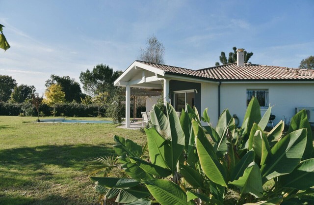 l'Acacia, swimming pool and large garden