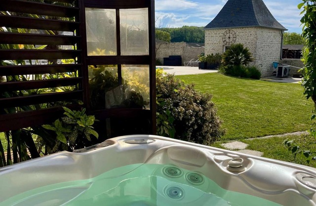 L'Agapanthe, with pool access and jacuzzi