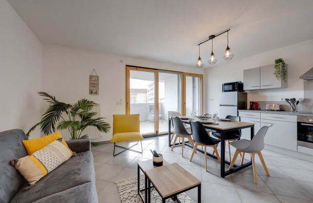 L'Art de Ville* - 2 bedroom near the city center, terrace and garage