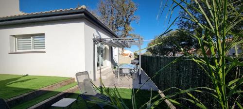 L'Eden des Aspres Villa plain pied T4 avec Jardin, terrasse & BBQ