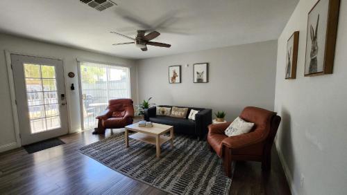 L - Fully remodeled and professionally decorated