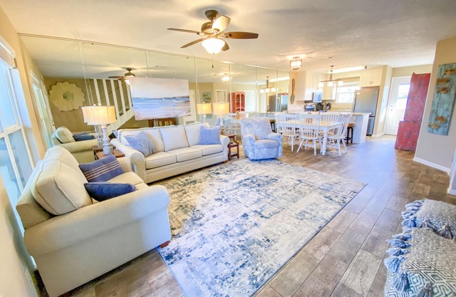 *L👀K! JUST RELISTED! PRIVATE BOAT LAUNCH — 5 Star ⭐️ ⭐️ ⭐️ Waterfront Condo!*