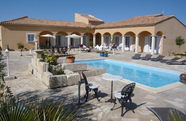 L'Oasis - a little paradise in Provence, big terrace and pool