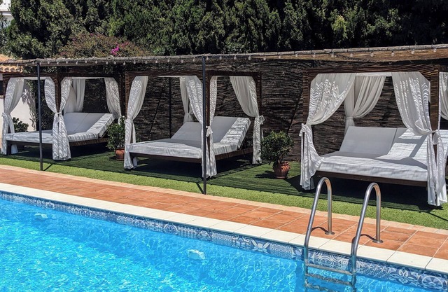 La Cañota King Room Adults Only, bedroom and ensuite bathroom, WIFI, swimming pool