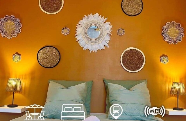 La Canopée: 8min walk from the station