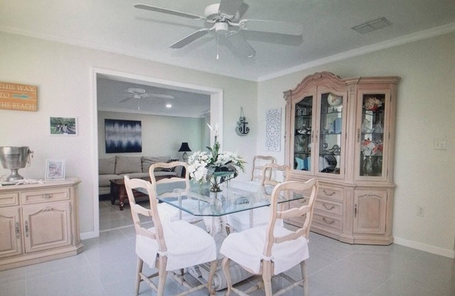 LA CASA AZUL 3 B.R. SALT WATERFRONT HOME., 3 MINS FROM BEACH & COMM. POOL!"