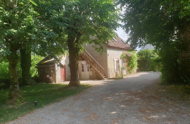 La Casa D'augy à Farges en Septaine Logement rez de Jardins
