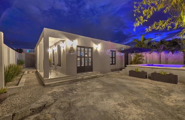 La Casa Del Rincon, with Pool. Perfect for Adventurers or Business Travelers!