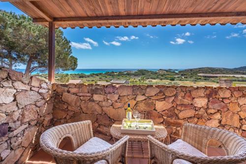 La Casa dell'Ingegnere, Chia a piedi, vista mare