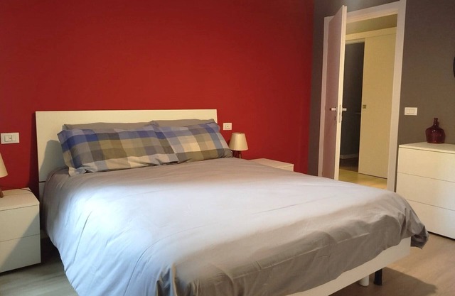 La casa di Anna, new three-room apartment with balcony and garage.n