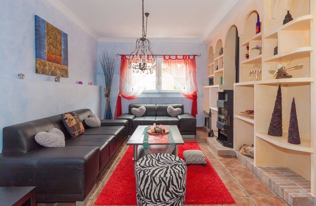 "LA CASA" With Hot Tub In Tropical Garden, Perfect For Friends And Familie