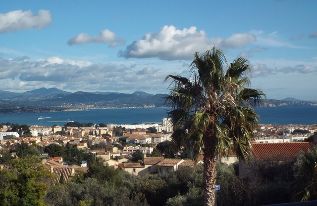 La Ciotat T3 comfortable, spacious, panoramic sea view, (tourist furnished 3 *)