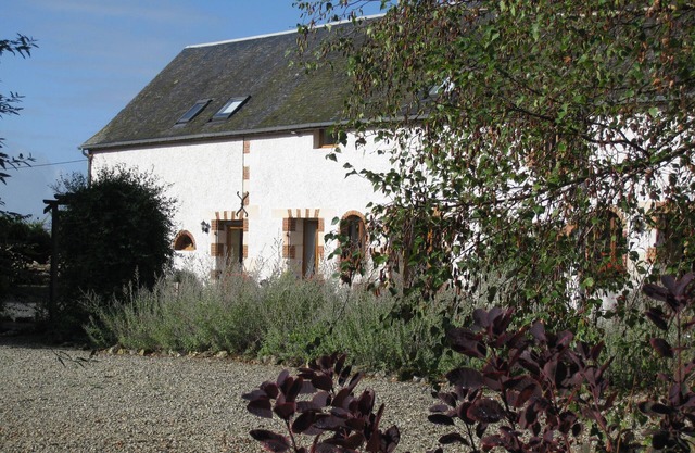 La Colombe - Luxury 2 bedroom holiday home with heated pool in the Loire Valley