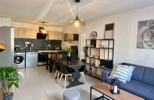 La Coquille: bright, cozy, 3 min from Parc Expo