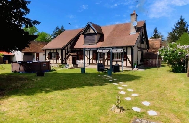 La Demeure du Cerf: 6-p cottage, pool, jacuzzi, near Beauval, Orléans, Lamotte.