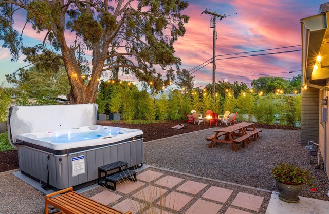 La Jolla Oasis | 4BR Luxury | Hot Tub | Close to Beach | Sleeps 12