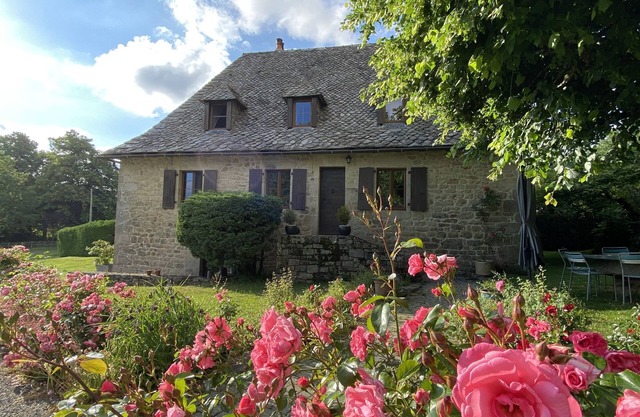 La Maison de Lauze: Charming cottage on the farm