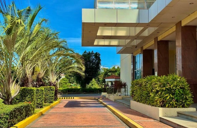 La Mirada Deluxe Suites with Oceanview