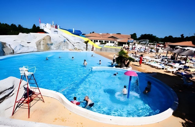 La Palmyre - Les Mathes: 3-bed mobile home with spa, sauna, water park & private garden