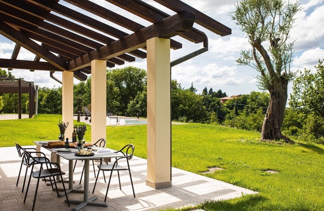 LA PERGOLA HOLIDAY HOME