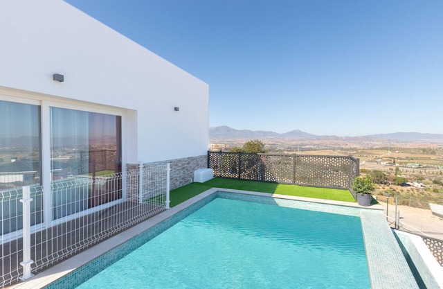 La Piedra De Coin - Three Bedroom Villa, Sleeps 6