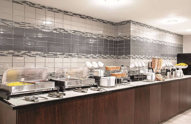 La Quinta Inn & Suites by Wyndham Baltimore N/White Marsh