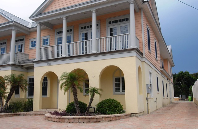 LA RETRAITE 365 Lux Town home, 3559 sqft 3 Brms 3.5 Bth Beach views +Location!
