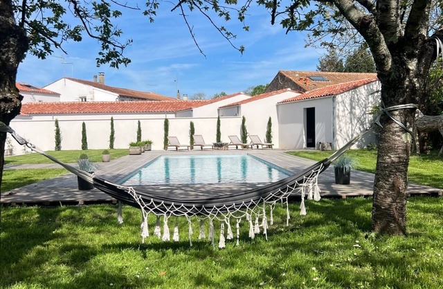 La Rochelle- Maison de Maître 250 m2 Dans Parc, Grande Piscine, 4 Suites