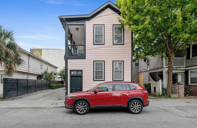 La Rose | Bright and Comfortable Downtown Home