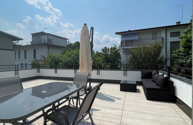 LA TERRAZZA - Very Quiet - Free park - 3 min Varese center and lake - AIR Cond.