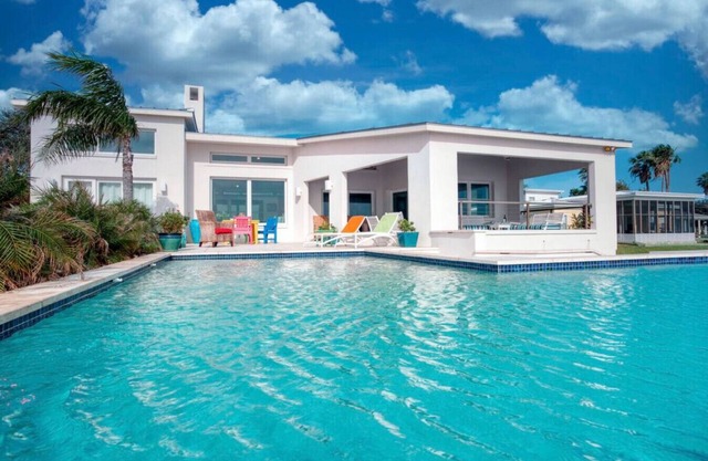La Ventana de Esperanza - Lux Bayfront Villa