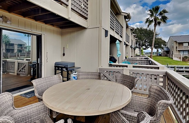 La Vida Buena | Pet Friendly + Access to Pool & Boat Slip!