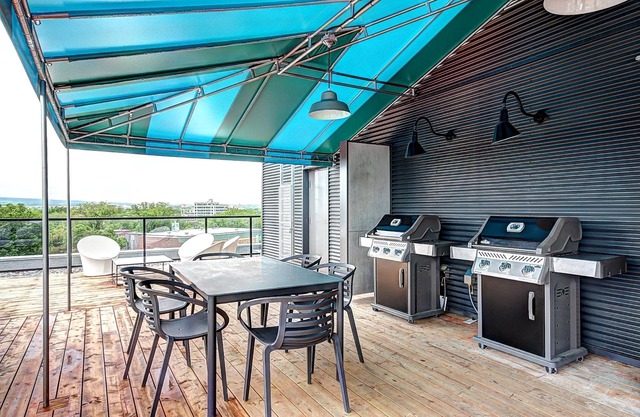 La vie est belle, 2 beds, Free underground Parking, Gym, CITQ# 298453