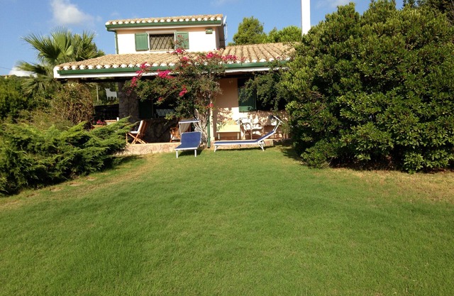 La Vignetta Cottage charming house 700 mt from the beach. IUN Q7484