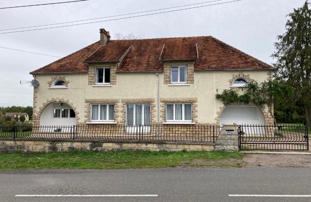 Lac De Lumiere. Relax with rural lakeside living