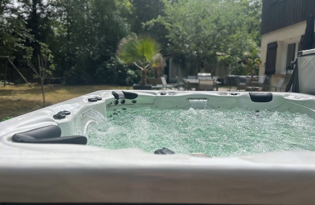 Lacanau, upscale villa with private jacuzzi, parc la Marina de Talaris