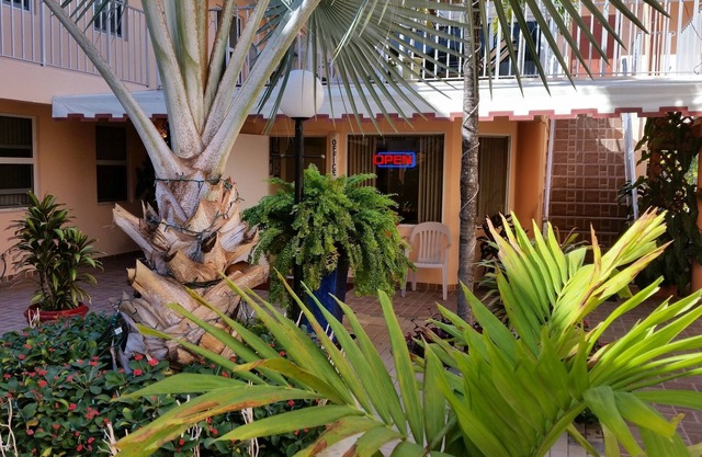 Lago Mar Motel and Apartments