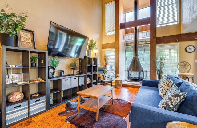Lago Vista Golf Getaway w/Decks + Pool Access!